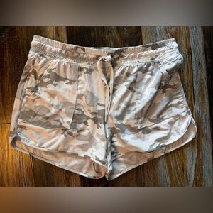 Shorts (camouflage styling)